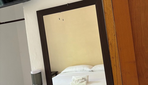 Habitación básica doble, 1 cama de matrimonio grande