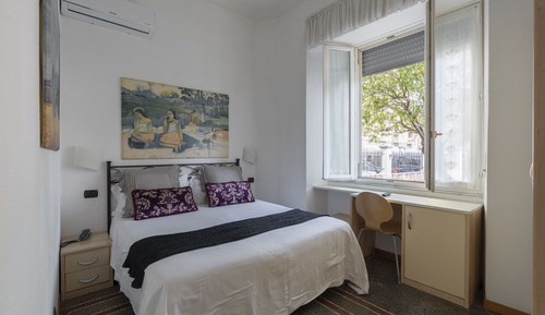 Habitación estándar con 1 cama doble o 2 individuales, en edificio anexo