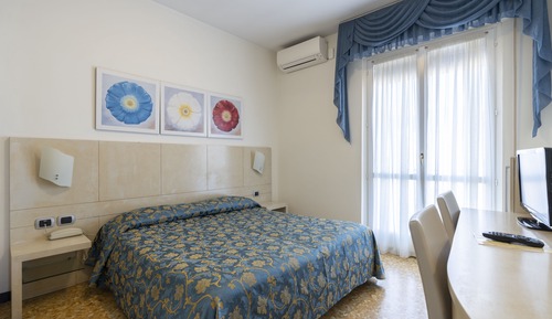 Habitación superior con 1 cama doble o 2 individuales
