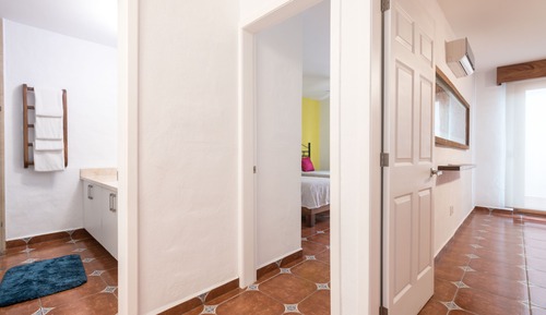 Master Suite de Dos Recámaras con Cocineta y Vista a la Calle