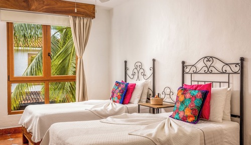 Master Suite Multiple con Terraza Privada, Cocineta y Vistas a la Piscina