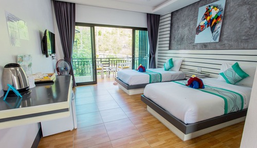 Habitación superior, vistas a la piscina