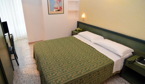 Habitación con 1 cama doble o 2 individuales, balcón