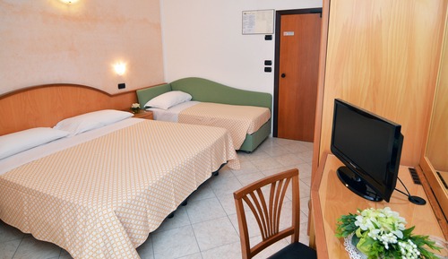 Habitación triple, balcón