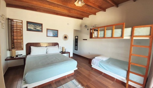 Habitación familiar, vistas parciales al mar