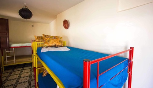Dormitorio compartido básico, dormitorio mixto, no fumadores