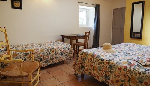 Habitación triple estándar, baño privado (Tournesol)