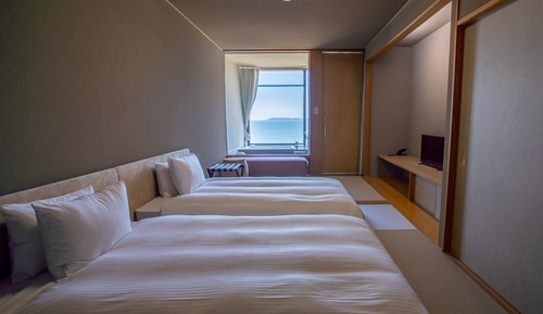 Habitación de estilo japonés con dos camas individuales, no fumadores (Beachfront Bath)