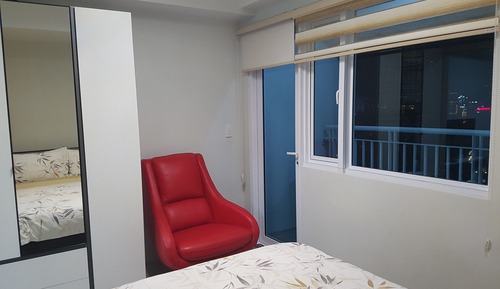 Apartamento panorámico, 1 habitación, balcón, en esquina