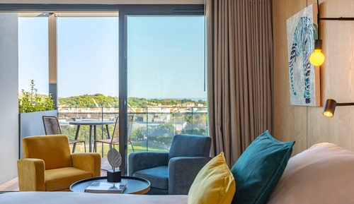 Habitación Deluxe, terraza, vistas parciales al mar