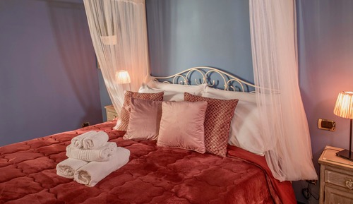 Habitación triple romántica, baño privado, vistas al jardín (Romance)