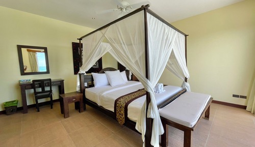 5 Bedrooms Villa 