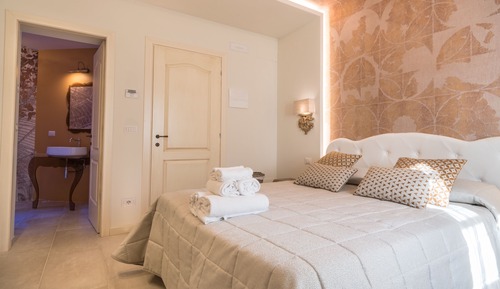Suite de luna de miel, 1 cama de matrimonio grande, baño privado (Maria)