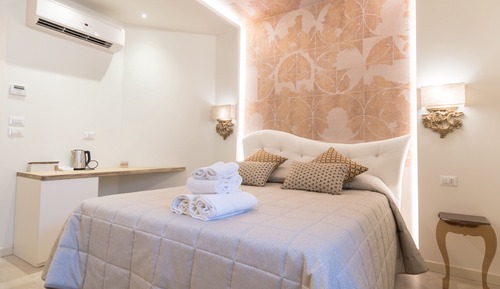 Suite Deluxe, 1 cama de matrimonio grande, baño privado (Elisabetta)