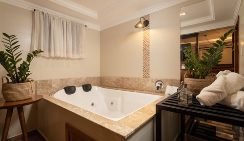 Suite, bañera de hidromasaje (VIP)
