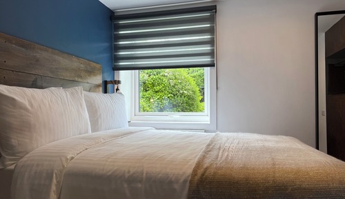 Estudio superior, 1 cama doble, cocina básica, planta baja