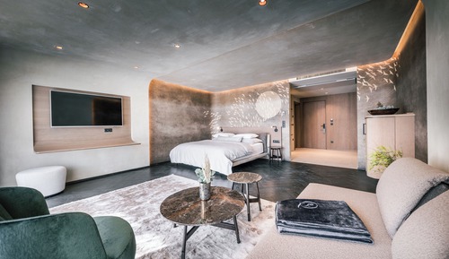 Suite Confort, 1 cama de matrimonio grande, vistas a la montaña, junto a la piscina