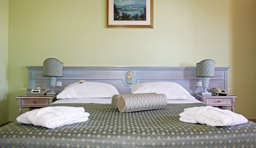 Comfort room with balcony