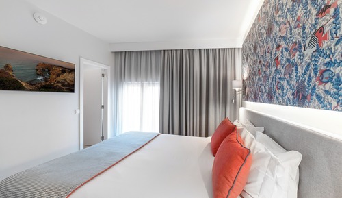 Habitación con 1 cama doble o 2 individuales, vistas a la ciudad