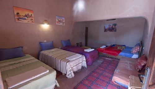 Dormitorio compartido familiar, dormitorio mixto