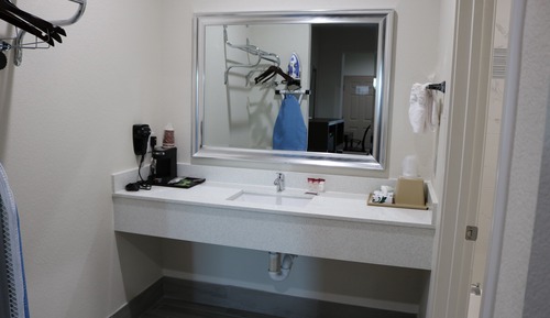 Estudio, 2 camas de matrimonio, cocina básica