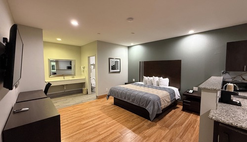 Estudio, 1 cama de matrimonio grande, cocina básica