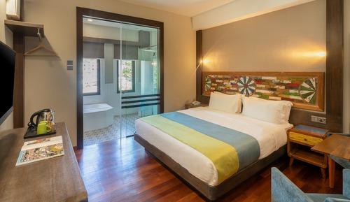Habitación superior, 1 cama de matrimonio grande, no fumadores, bañera