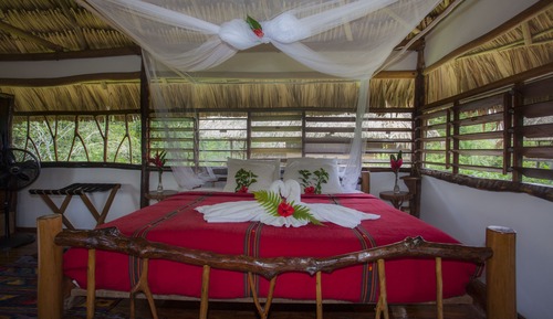 Cabaña de luna de miel, 1 cama de matrimonio grande, vistas al río, sobre el agua