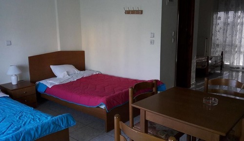 Habitación triple clásica, balcón