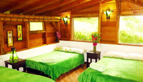 Habitación triple familiar, varias camas, baño privado