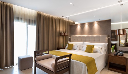 Suite Premium (3 adultos y 1 niño)
