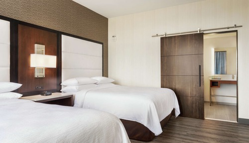 Suite, 2 camas de matrimonio, accesible para personas con discapacidad, bañera (2 Room)