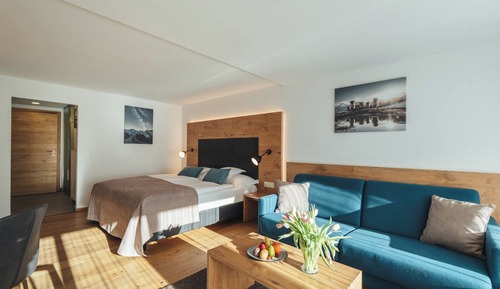 Habitación panorámica con 2 camas individuales, vistas a la montaña, junto a la montaña