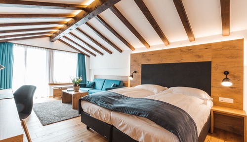 Habitación panorámica con 2 camas individuales, vistas a la montaña, junto a la montaña