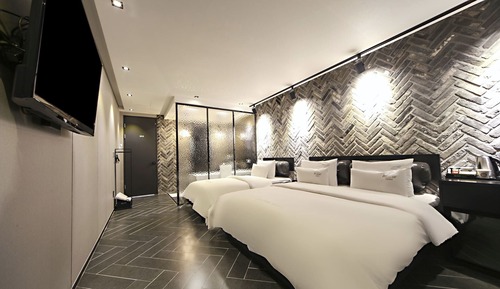 Habitación Premium con 2 camas individuales (No Breakfast on Mondays)