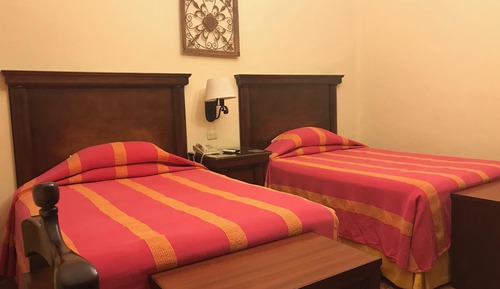Habitación tradicional, 2 camas dobles, accesible para personas con discapacidad, no fumadores