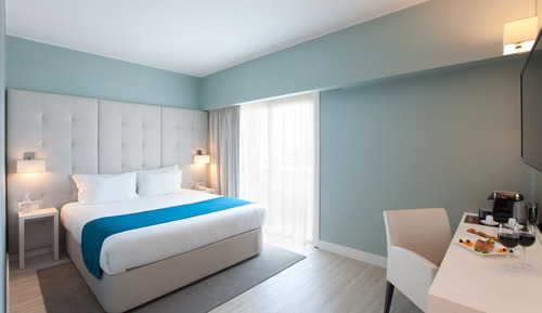 Habitación Premium con 1 cama doble o 2 individuales, balcón