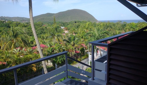 Estudio, cocina básica, vistas parciales al mar