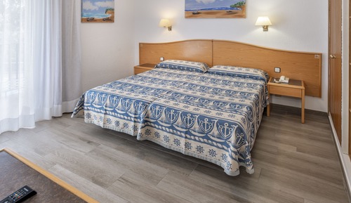 Habitación con 1 cama doble o 2 individuales, balcón, vistas al mar