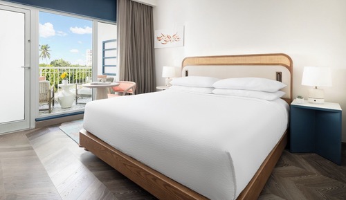 Premium Room, 1 King Bed, Pool View (Renovated)