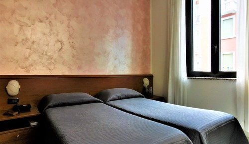 Habitación con 2 camas individuales, 2 camas individuales