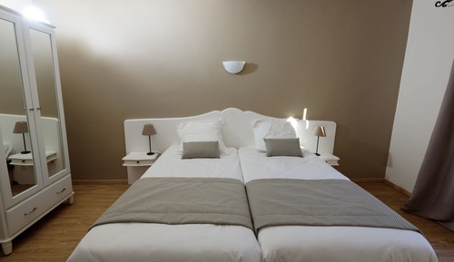 Habitación con 1 cama doble o 2 individuales, terraza, vistas al parque