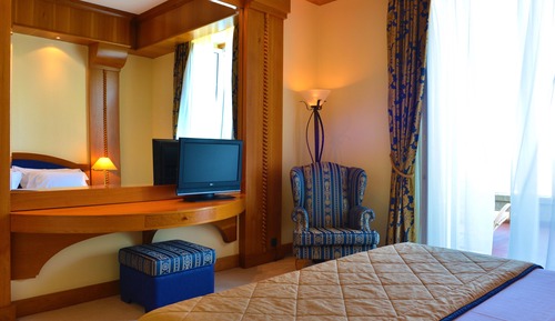 Panoramic Suite with Terrace (3adults+1 chd)