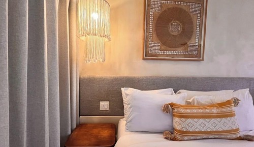 Habitación, vistas parciales al mar