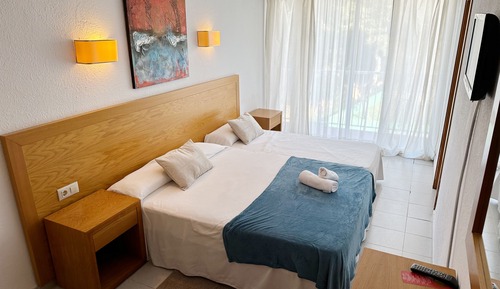 Habitación triple, balcón (Free Beach Shuttle)