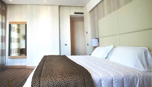 Habitación triple superior, 1 habitación, balcón, vistas al jardín