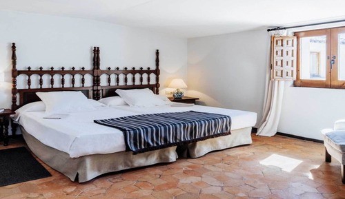 Habitación estándar con 2 camas individuales (2 Adultos y 1 Niño)