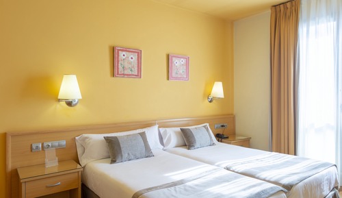 Habitación con 2 camas individuales