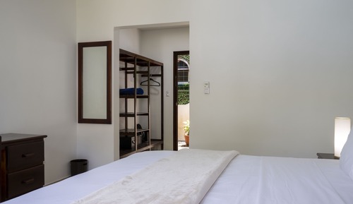 Standard Room Plus 1 King Bed