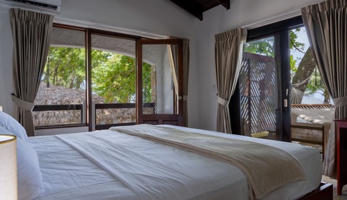 Deluxe Ocean Front 1 King Bed